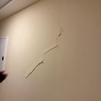 Deprem Sonrası Bina Güvenliği Hakkında Bilgilendirme Eksikliği