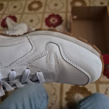 Bir Kez Giyilen Ayakkabının Boyası Çatladı, Değişim Talebim Reddedildi