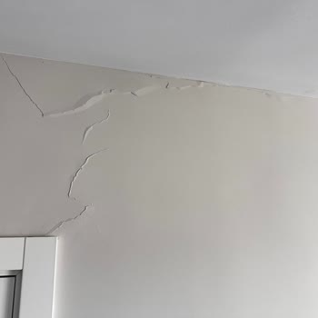 Deprem Sonrası Evde Oluşan Çatlaklar Ve Boya Kabarması Sorunu