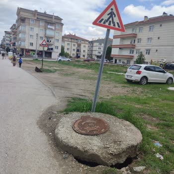 Açık Rögar Kapağı Çocuklar İçin Büyük Tehlike