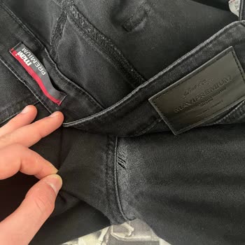 Mavi Siyah Pantolonlarda Tekrar Eden Ağ Kısmı Deformasyonu Mağduriyeti