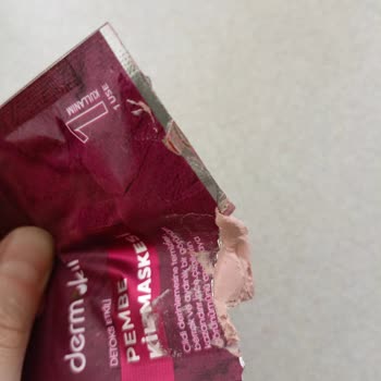 Dermokil Pembe Kil Maskesinin Ciltte Tahriş Ve Renk Değişimine Sebep Olması