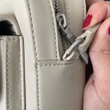 Calvin Klein Çantam Üç Kullanımda Yırtıldı