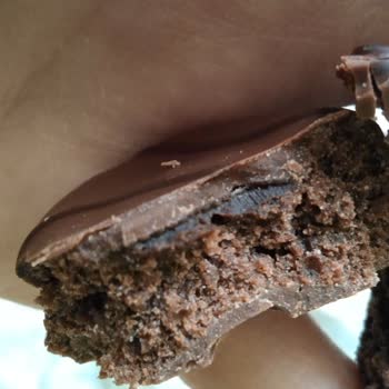 Eti Mini Browni'de Beklenmeyen Lekeler Ve Sert Parçalar Hayal Kırıklığı Yarattı