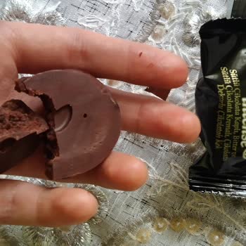 Eti Mini Browni'de Beklenmeyen Lekeler Ve Sert Parçalar Hayal Kırıklığı Yarattı