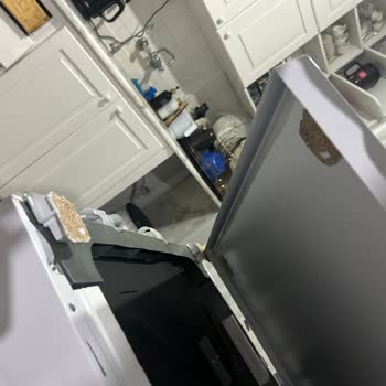 Kırık Ve Hasarlı Bulaşık Makinesi Teslimatı Sonrası İlgisiz Satıcı