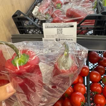 A101 Şubesinde Küflü Ve Bozuk Kırmızı Biber Satışı Endişesi