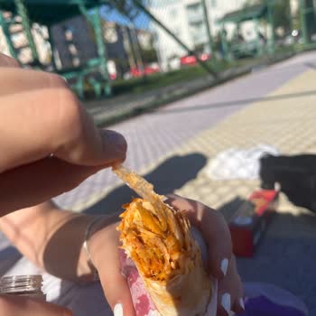 Tavuk Dürümden Çıkan Plastik Şoke Etti