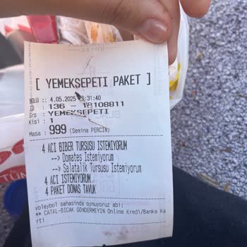 Tavuk Dürümden Çıkan Plastik Şoke Etti