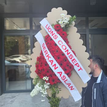 Görseldeki Çelenk İle Gönderilen Arasındaki Fark Hayal Kırıklığı Yarattı