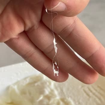 BİM Yoğurdun İçinden Uzun Beyaz Yabancı Madde Çıktı