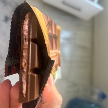 Aldığım Krokanlı Çikolatanın İçinden Farklı Dolgulu Çikolata Çıktı