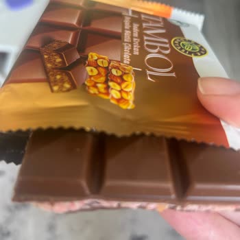 Aldığım Krokanlı Çikolatanın İçinden Farklı Dolgulu Çikolata Çıktı