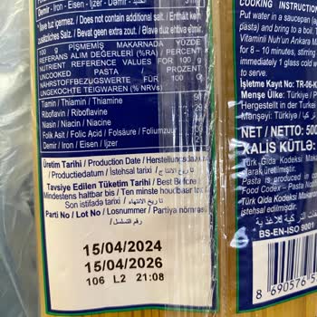 Aldığım Makarnada Un Gibi Toz Ve Delikler Vardı, Beyaz Madde Dikkatimi Çekti