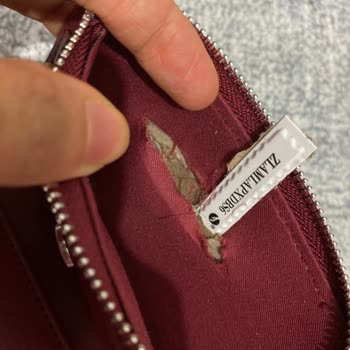 Bershka'dan Aldığım Cüzdandaki Alarm Nedeniyle Mağazalarda Zor Durumda Kaldım