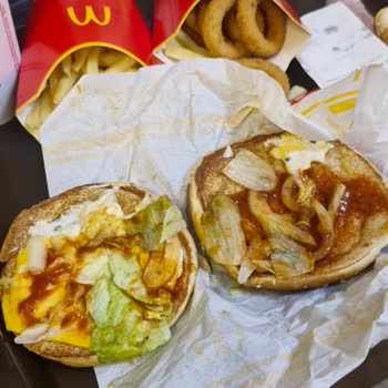 Siparişimde Eksik Ürünler Ve Yanlış İçecekler, Hamburgerde Et Bile Yoktu