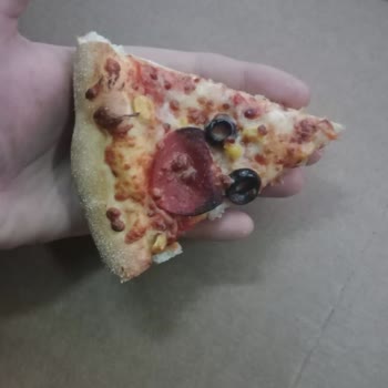 Domino's Pizza'da Orta Boy Yerine Küçük Boy Pizza Şoku