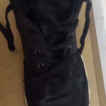 FLO'dan Aldığım Polo High Sneaker 4 Ayda Yırtıldı, Çözüm Sunulmuyor