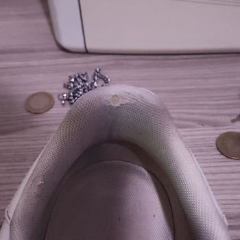 Guess Marka Ayakkabılarda Kısa Sürede Deri Ve Boya Sorunları