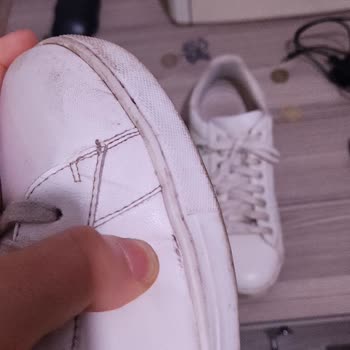 Guess Marka Ayakkabılarda Kısa Sürede Deri Ve Boya Sorunları