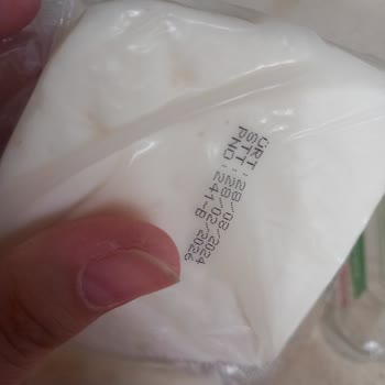 Kapalı Paket Ekici Peynirde Tanımlanamayan Siyah Madde Şoku