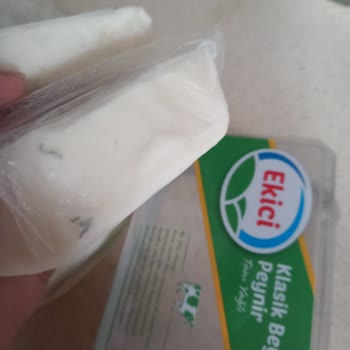 Kapalı Paket Ekici Peynirde Tanımlanamayan Siyah Madde Şoku