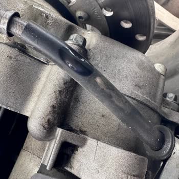 Tekrarlayan Yağ Kaçağı Nedeniyle Güvenlik Riski Ve Vespa GTS 300'ün Değişim Talebi