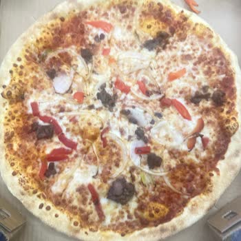Pizzadaki Et Miktarı Ve Hizmet Standartlarından Şikayetçiyim