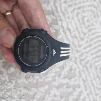 Adidas Saatlerin Kordonları Çabuk Çatlıyor ve Kullanılamaz Hale Geliyor