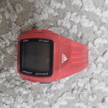 Saat & Saat Adidas Saatlerin Kordonları Kısa Sürede Çatladı, Kalitesiz Ürün