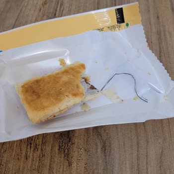 Ülker Kat Kat Ürününden Çıkan Metal Tel Şoke Etti