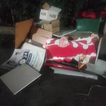Çevre Ve Şehircilik Bakanlığı Medicana Hastanesi'nin Kafeterya Atıkları Çevreyi Kirletiyor