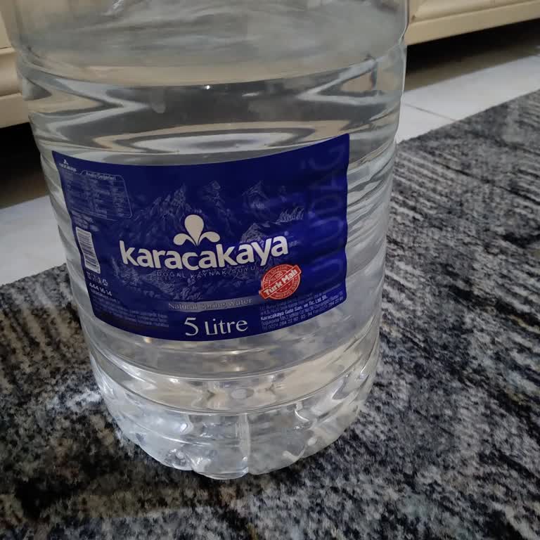 Karacakaya Su Şişesinde Benzin Kokusu Ve Sağlık Sorunu