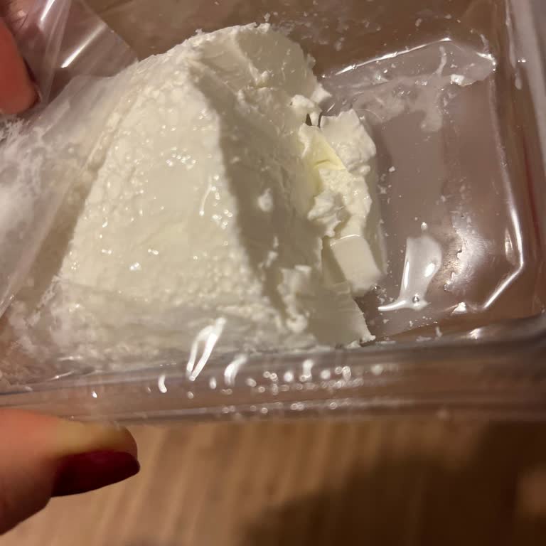 Mesnevi Çiftliği Kaymak Yağlı Ve Pahalı