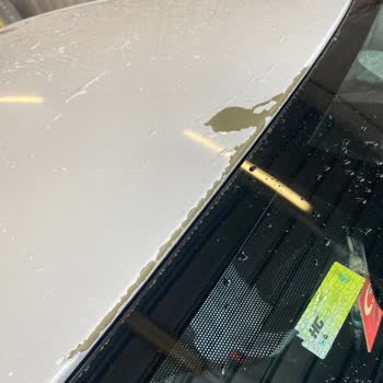 Serviste Hava Yastığı Değişimi Sonrası Araç Tavanında Boya Hasarı Ve İlgisizlik