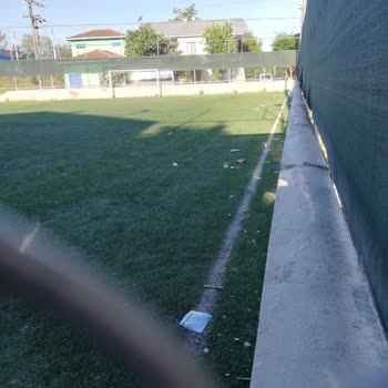Mahalledeki Halı Saha Komşular Arasında Huzursuzluk Yaratıyor