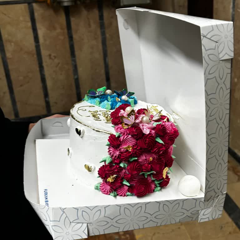 Sipariş Edilen Pastanın Beklentileri Karşılamaması Ve Personel İlgisizliği