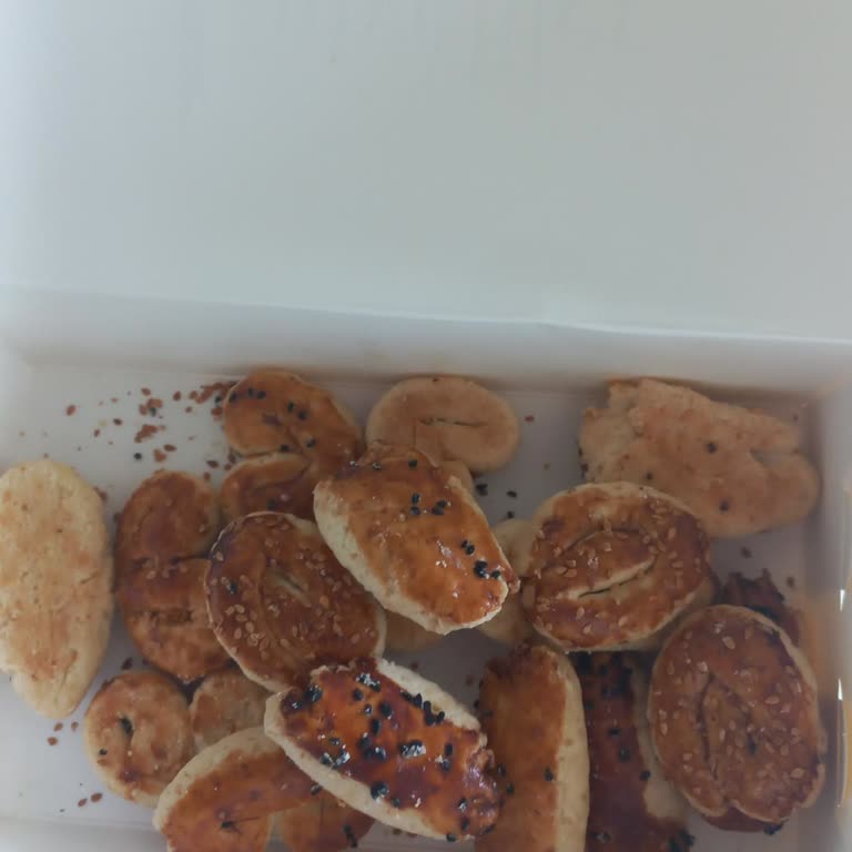 Bayat Ve Acımsı Kuru Pasta Deneyimi Hayal Kırıklığı Yarattı