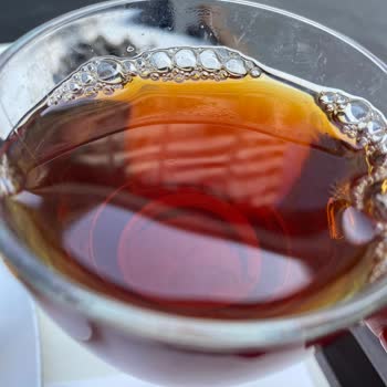 Simit Sarayı'nda Hijyen Eksikliği Ve Lekeli Bardak Sorunu