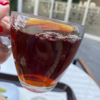 Simit Sarayı'nda Hijyen Eksikliği Ve Lekeli Bardak Sorunu