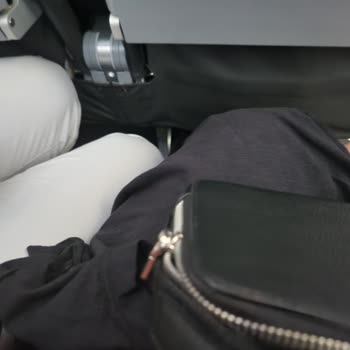 Uçuşta Kadın Yolcuları Erkeklerin Arasına Oturtmak Büyük Rahatsızlık