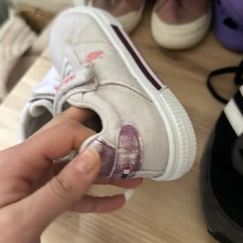 FLO'dan Aldığım Ayakkabı İlk Yıkamada Renk Attı, İade Reddedildi