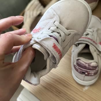 FLO'dan Aldığım Ayakkabı İlk Yıkamada Renk Attı, İade Reddedildi