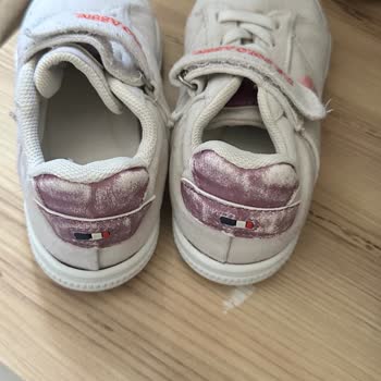 FLO'dan Aldığım Ayakkabı İlk Yıkamada Renk Attı, İade Reddedildi