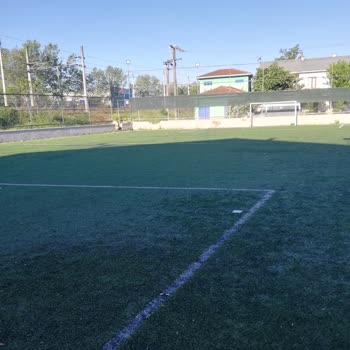 Mahalledeki Halı Saha Gürültü Ve Güvenlik Sorunu Yaşatıyor