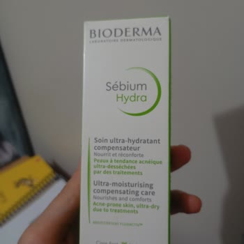 Неровности кожи после использования солнцезащитного крема Bioderma AKN Mat