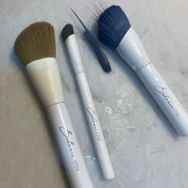 Paramparça Olan Fırçalar Ve İlgisiz Müşteri Hizmeti