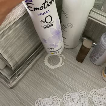 Topçam Mobilya Aksesuar Mobilya Sanki Sulu Boya İle Boyanmış Boyaları Dökülüyor