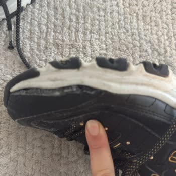 Skechers Ayakkabı Kısa Sürede Yırtıldı, Firma Ve Hakem Heyeti Sorunu Çözmedi!