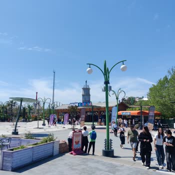 Vialand'da Aşırı Kalabalık Ve Sıra Sorunu Nedeniyle Hayal Kırıklığı